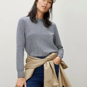 Everlane organic cotton crewneck, size small